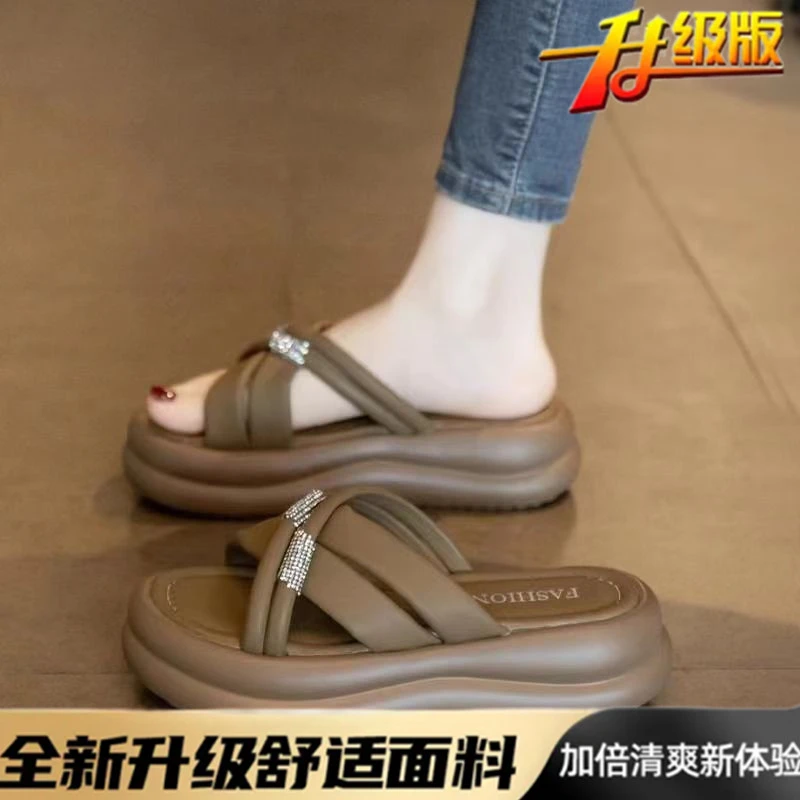 凉拖鞋女夏季外穿2025新款软底防滑一字拖水钻厚底沙滩凉鞋显高