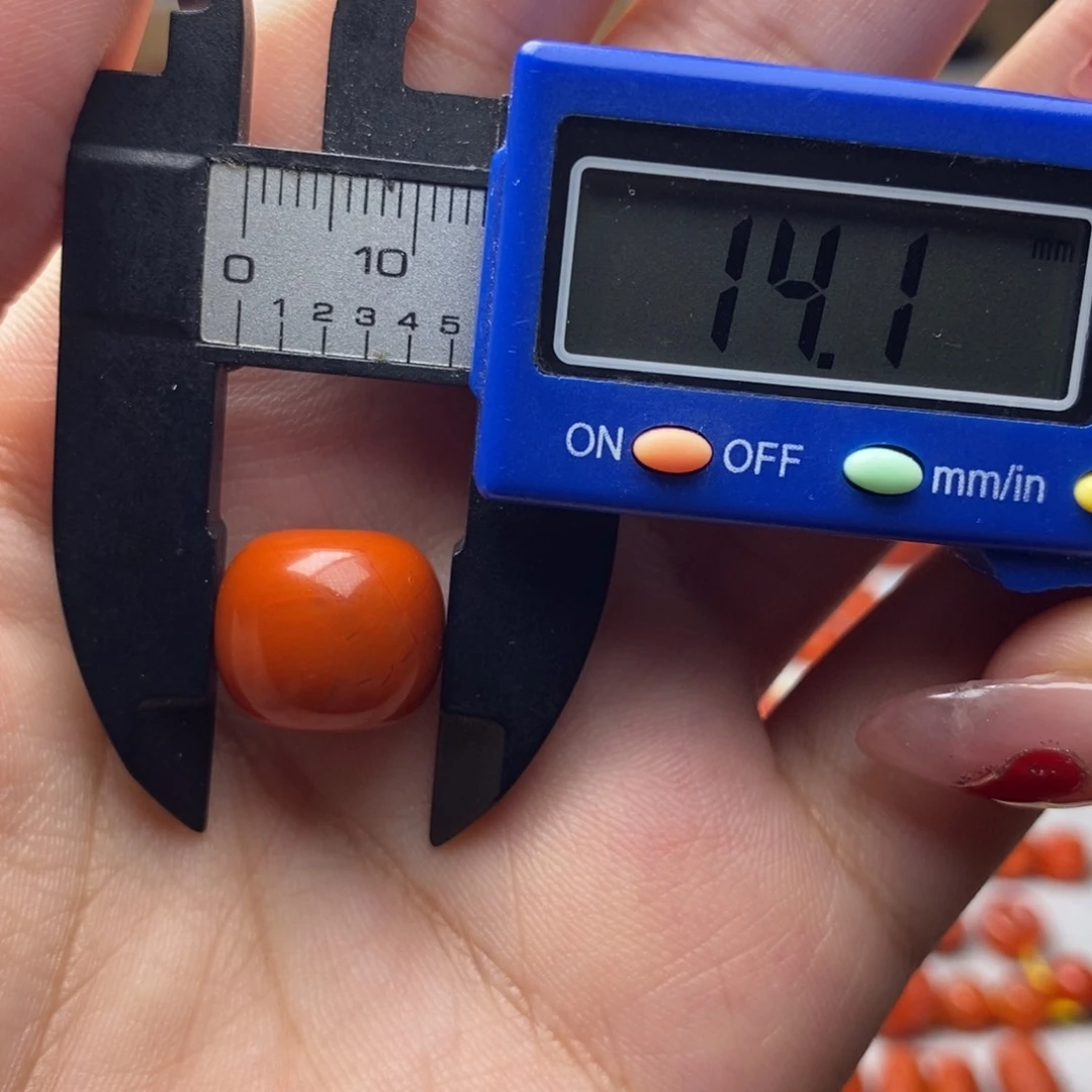 南红玛瑙配饰未镶嵌孔道微瑕