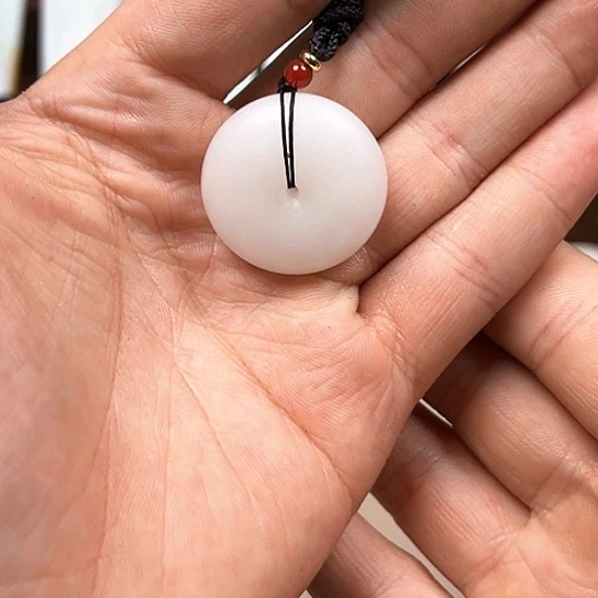 和田玉颈饰未镶嵌一***?