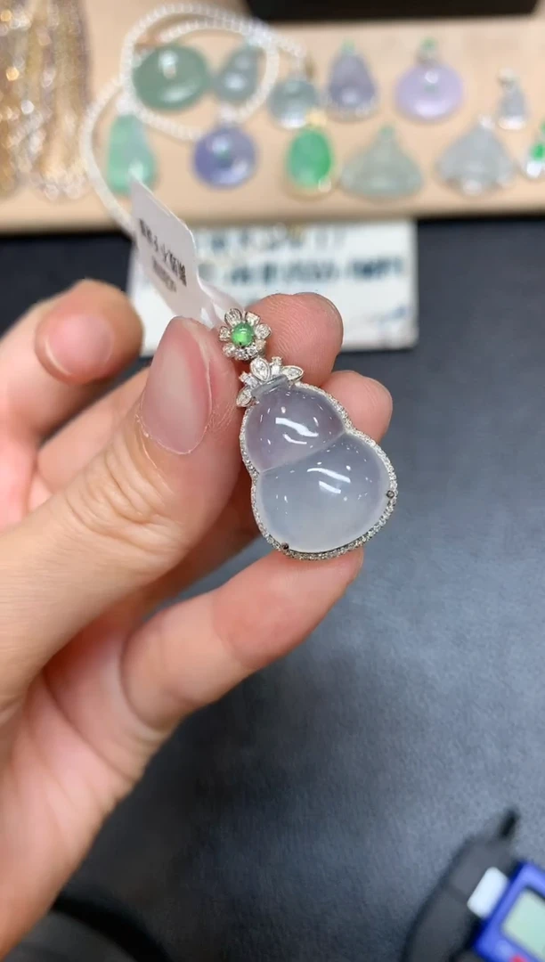 【闪购商品】翡翠吊坠(不含链)18K金镶嵌葫芦【无服务费