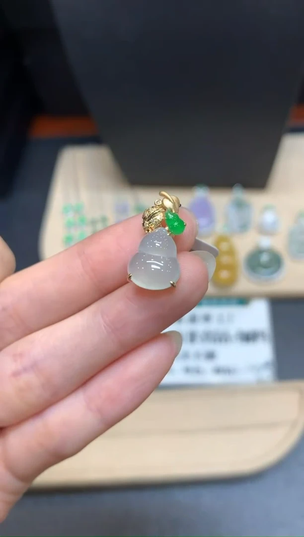 【闪购商品】翡翠颈饰18K金镶嵌葫芦【工厂直播无服务费】