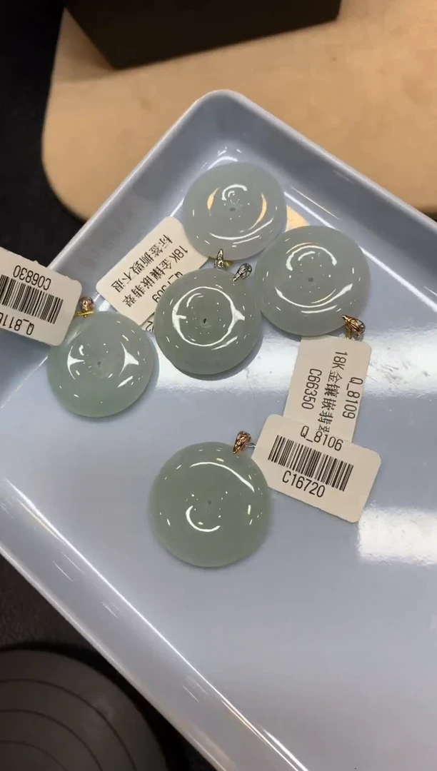 【闪购商品】翡翠颈饰18K金镶嵌平安扣【无鉴赏期多样性发货一件