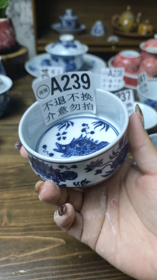 【微瑕】景德镇手工手绘青花鱼藻竹节杯（不退换）