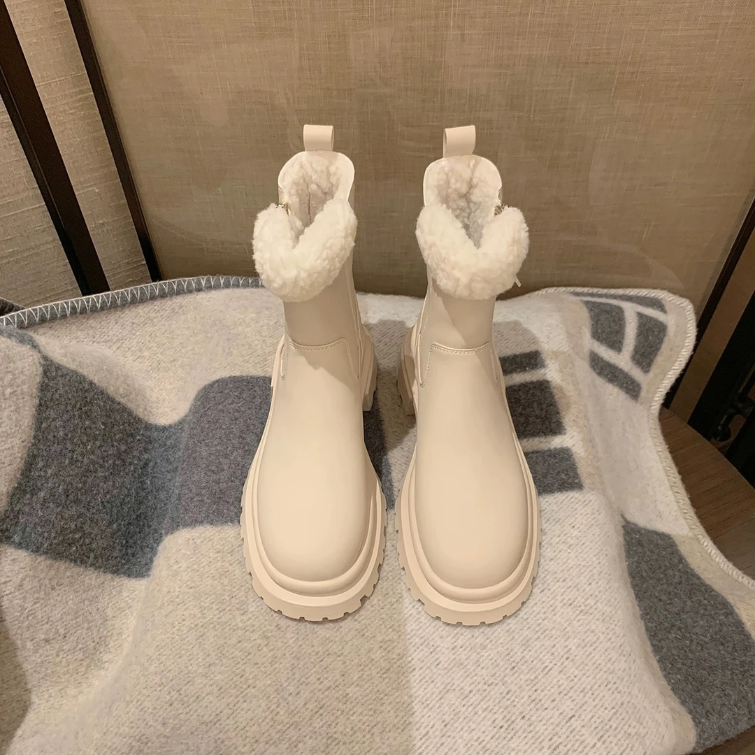雪地靴加厚加绒女款小个子洋气网红高颜值马丁靴冬季保暖短筒棉靴