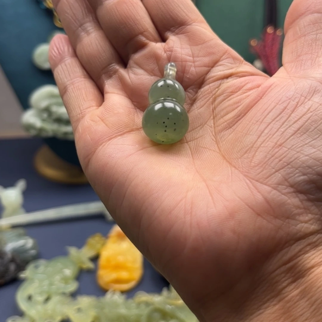 【闪购商品】蛇纹石玉吊坠合金人**湖