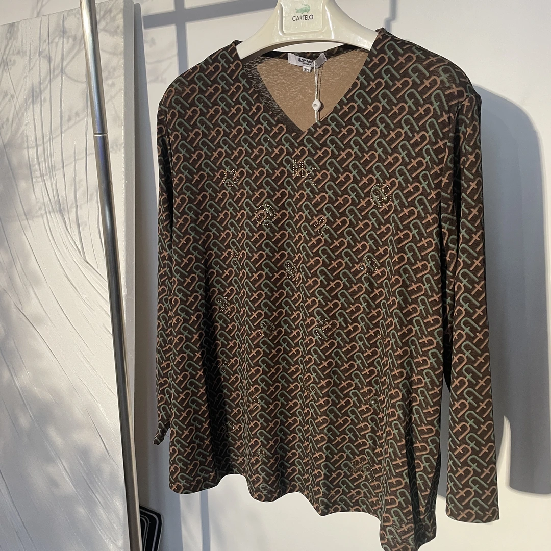 2025大码妈妈装女装秋季中老年百搭v领套头复古休闲长袖显瘦上衣