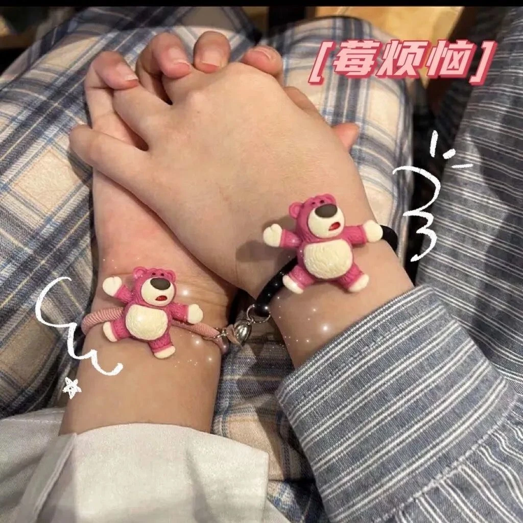 草莓熊爱心磁铁相吸情侣手链一对小皮筋送男友小皮套学生闺蜜礼物