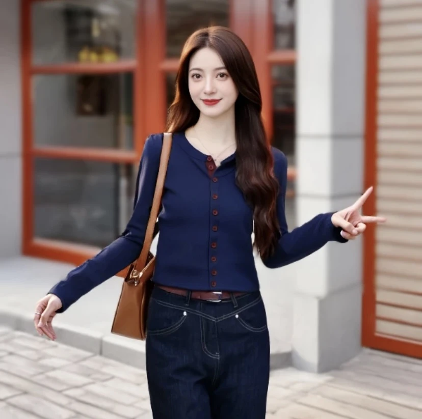 秋季新款洋气时尚小香风修身显瘦圆领长袖撞色春季女士蓝色毛衣