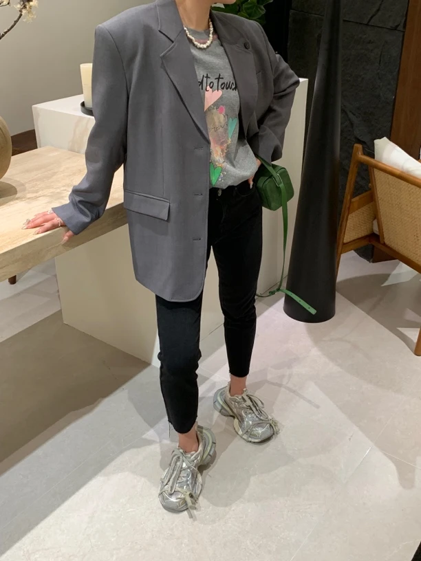 灰色西装 简约大气