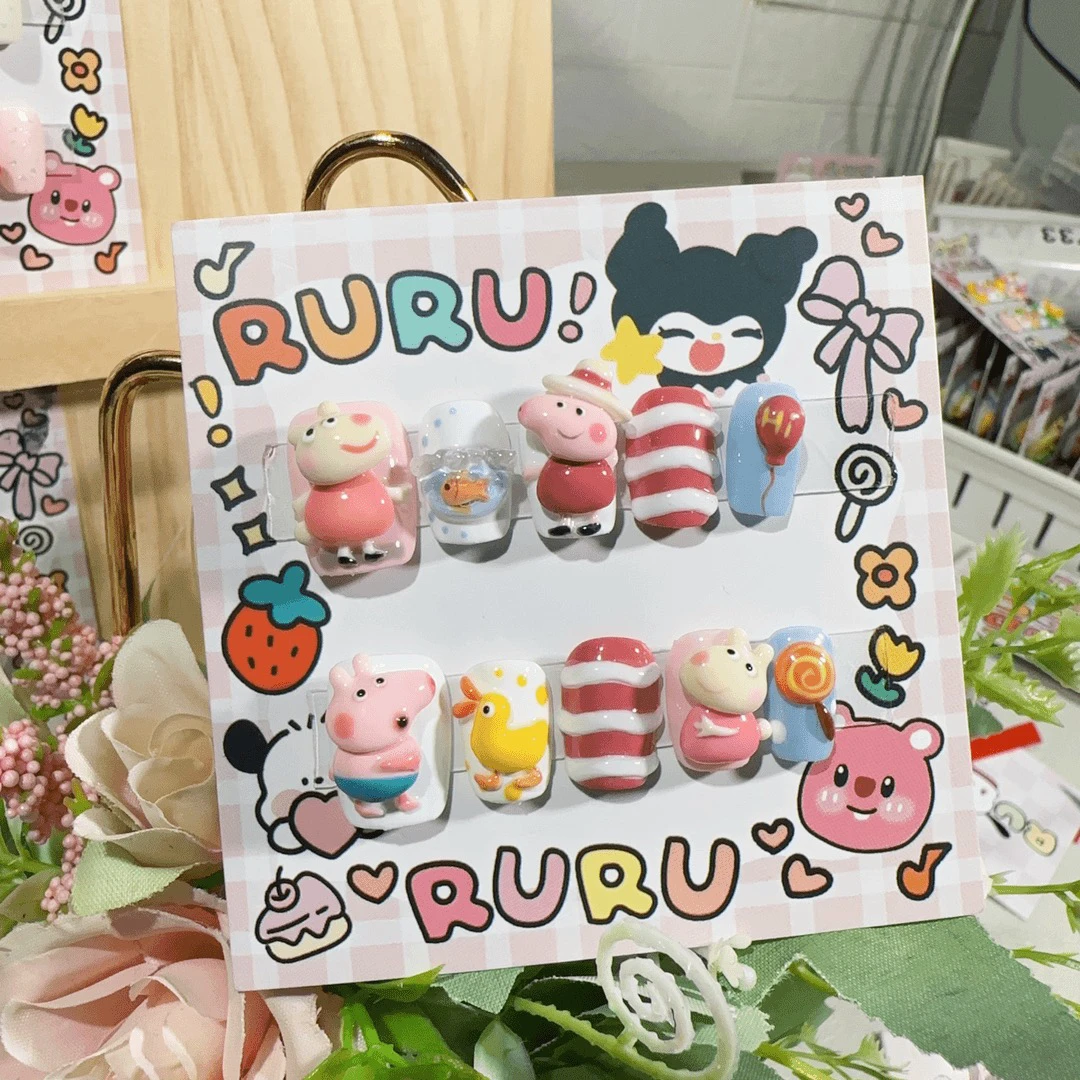 小猪佩奇————RURU纯手工立体手捏平面手绘可爱卡通穿戴甲