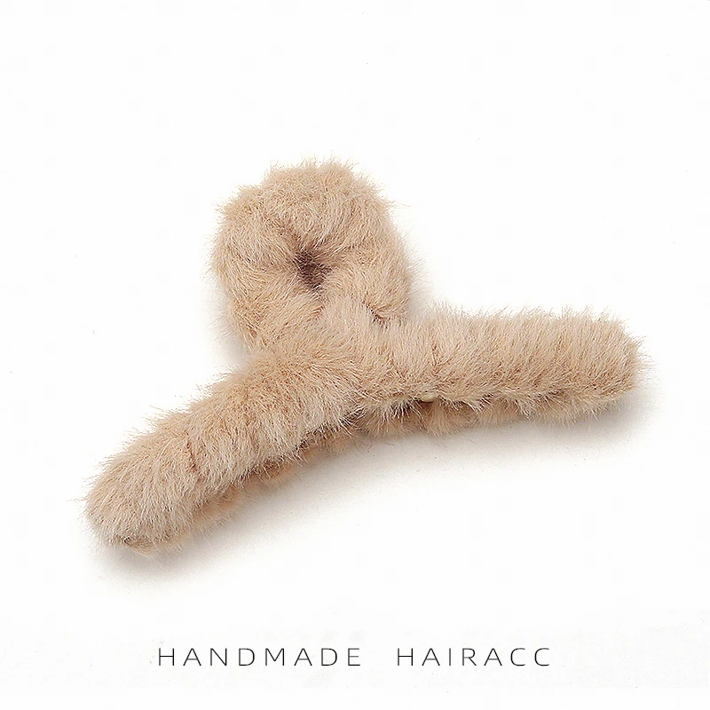 高级感超大号毛绒发夹女2023新款后脑勺抓夹秋冬毛毛鲨鱼夹子头饰