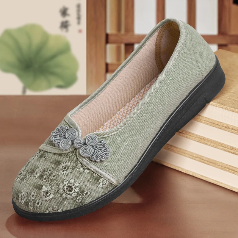 老北京布鞋女新款夏季老人鞋轻便品牌胖脚宽肥中老年妈妈鞋