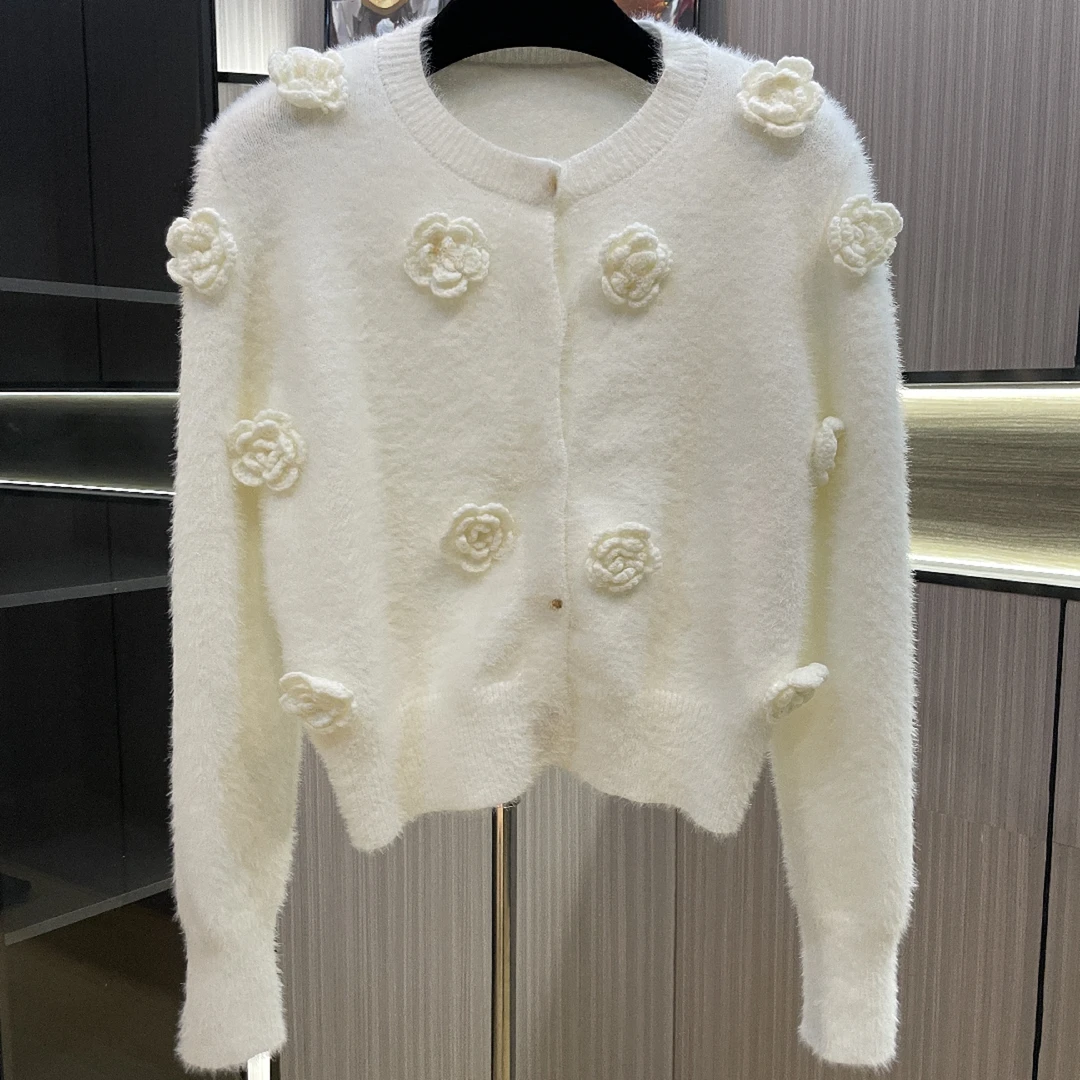 <猪猪出品>上新气质网红白色时尚秋冬名媛圆玫瑰花朵针织开衫249