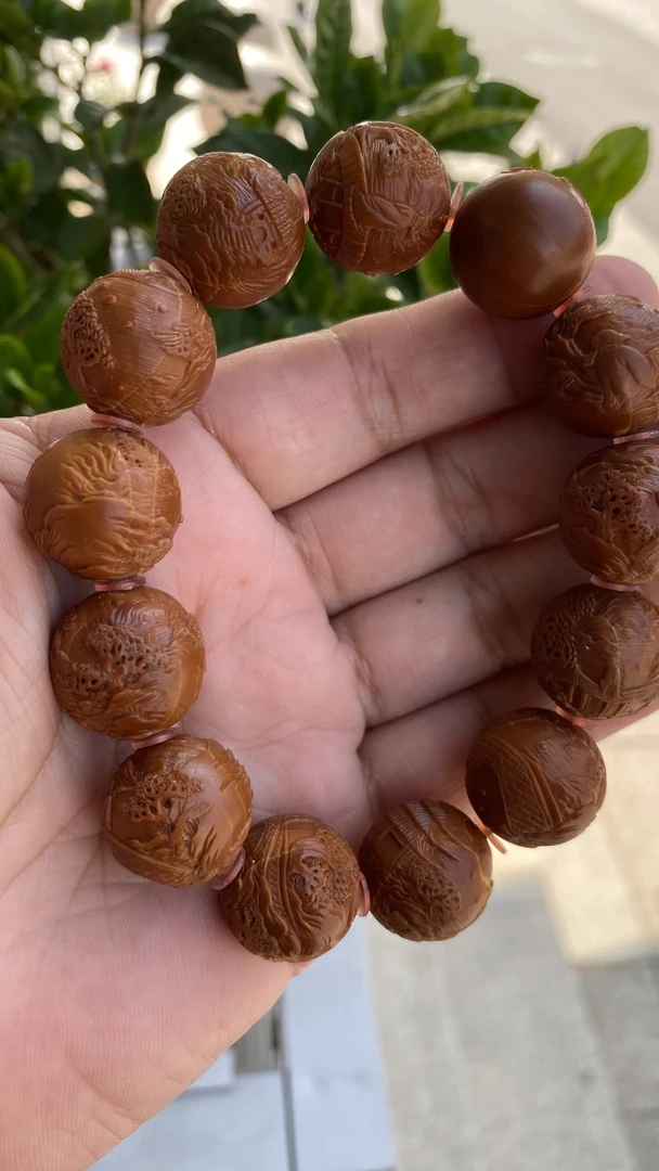 精品老树铁核雕刻，《锦绣山河》尺寸1.8x1.8。