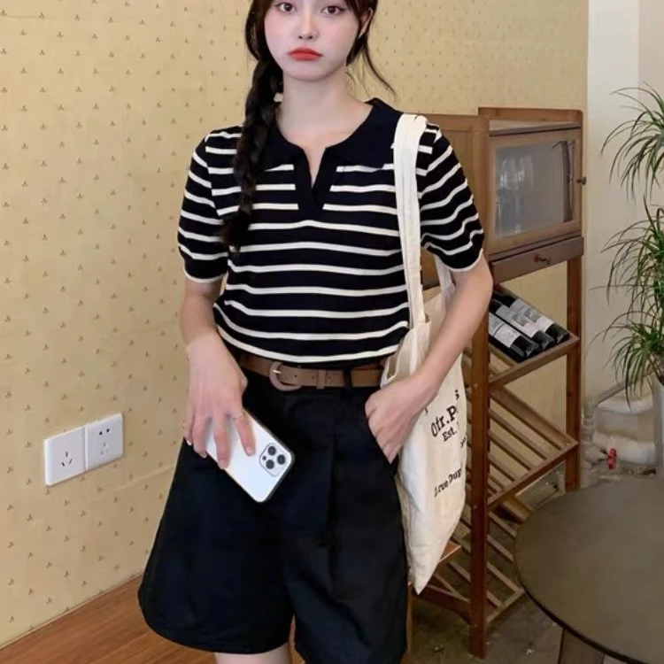 黑白条纹小上衣v领