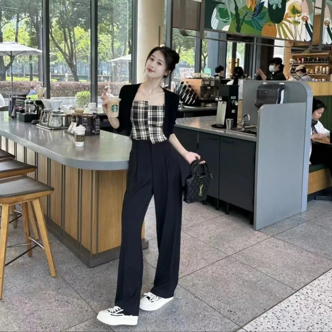 静奢风简约通勤时尚设计感格子吊带+百搭开衫+显瘦西装裤
