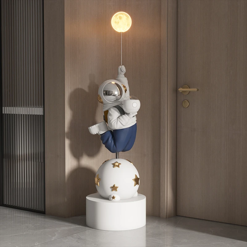 新款星球宇航员落地摆件轻奢大号太空人灯客厅装饰品乔迁礼品创意