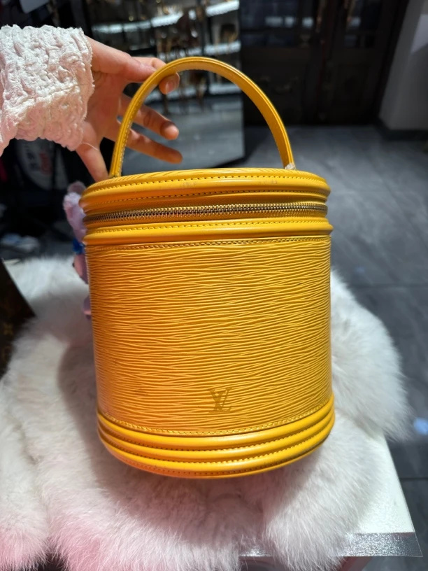 95新 LouisVuitton/路易威登 全原柠檬色发财桶中古款