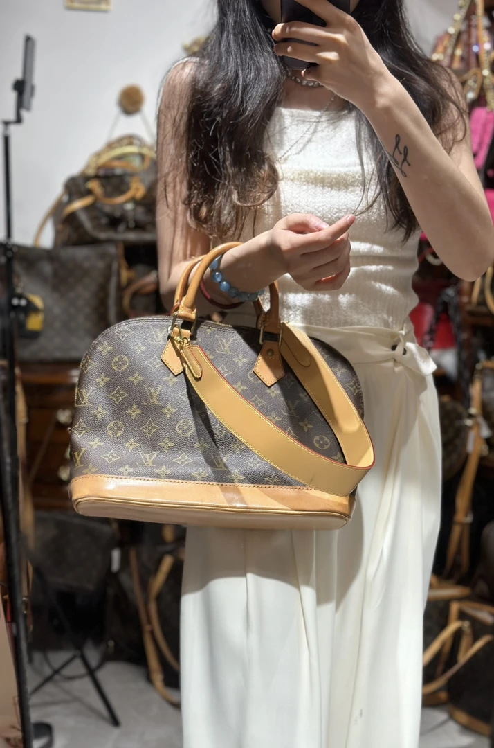 95新 LouisVuitton/路易威登 全原中号贝壳，成色以直播间为准