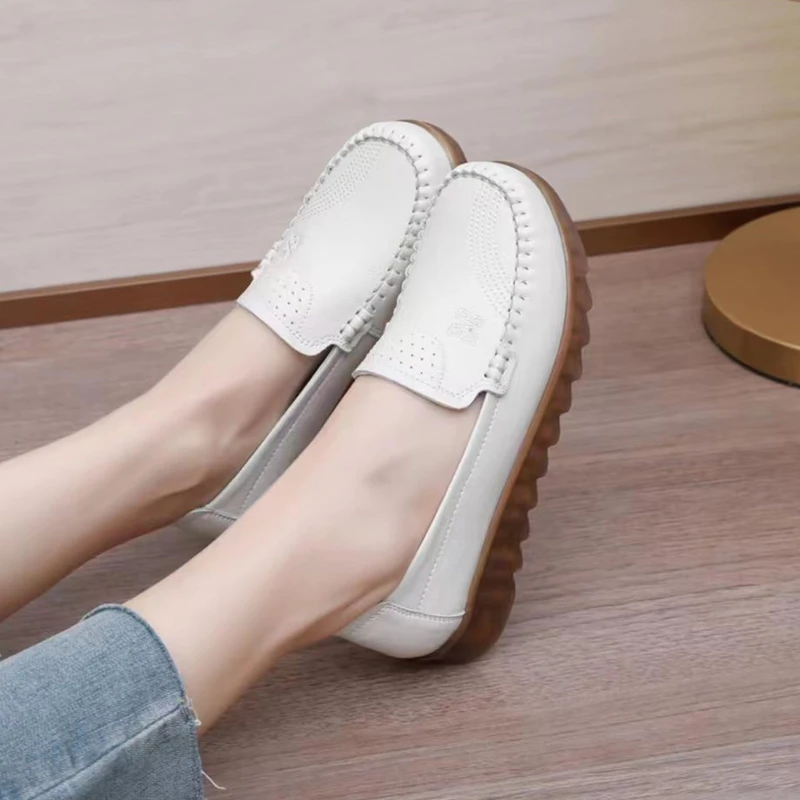 真皮百搭女鞋春季休闲妈妈鞋中老年平底防滑一脚蹬单鞋软底舒适