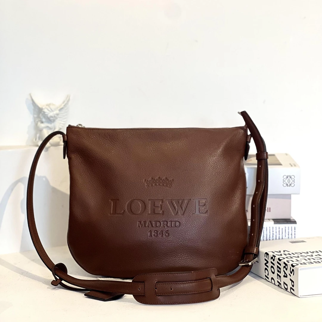 95新 LOEWE/罗意威 中古邮差包焦糖色全皮/成色以直播间为标准