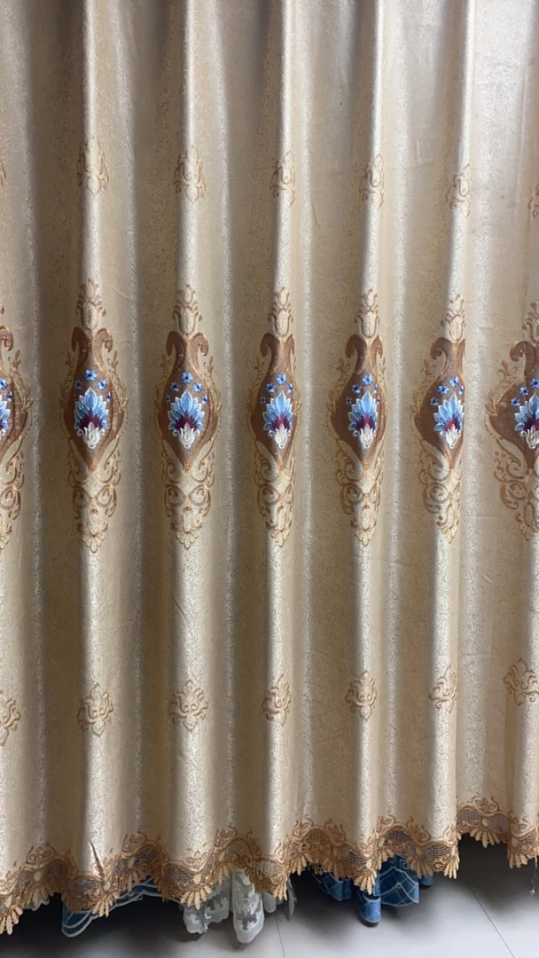 咖色刺绣窗帘，欧式风格