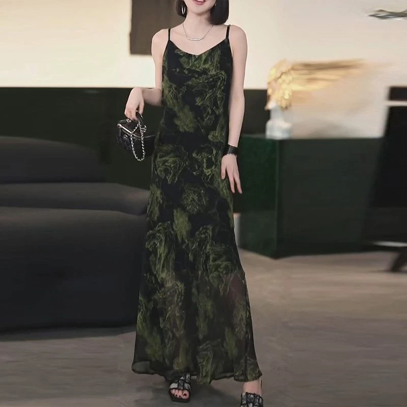 2025夏季新款碎花复古吊带长裙女装气质高级感显瘦时髦无袖连衣裙