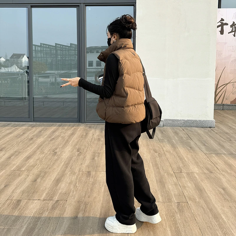 白鸭绒马甲女2024秋冬轻薄宽松短款休闲时尚百搭马夹坎肩背心外穿