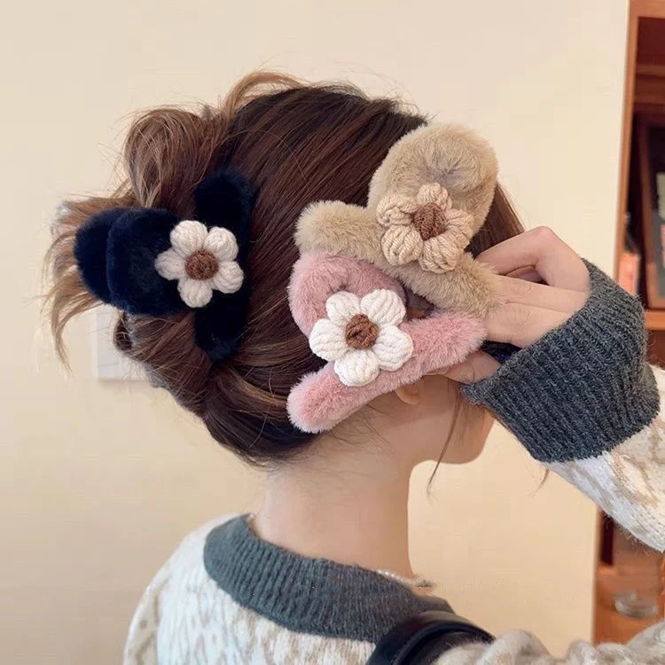 爆款秋冬毛绒花朵针织抓夹发夹女后脑勺毛毛盘发高级感气质鲨鱼夹