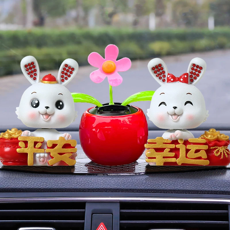 2023兔年吉祥物摇头汽车摆件车载饰品装饰品用品大全生肖兔子公仔