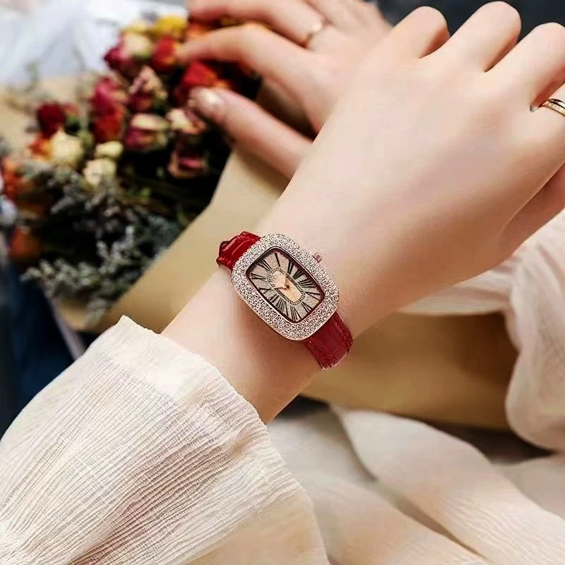 经典简约时尚女士潮流气质优雅红色腕表BDH