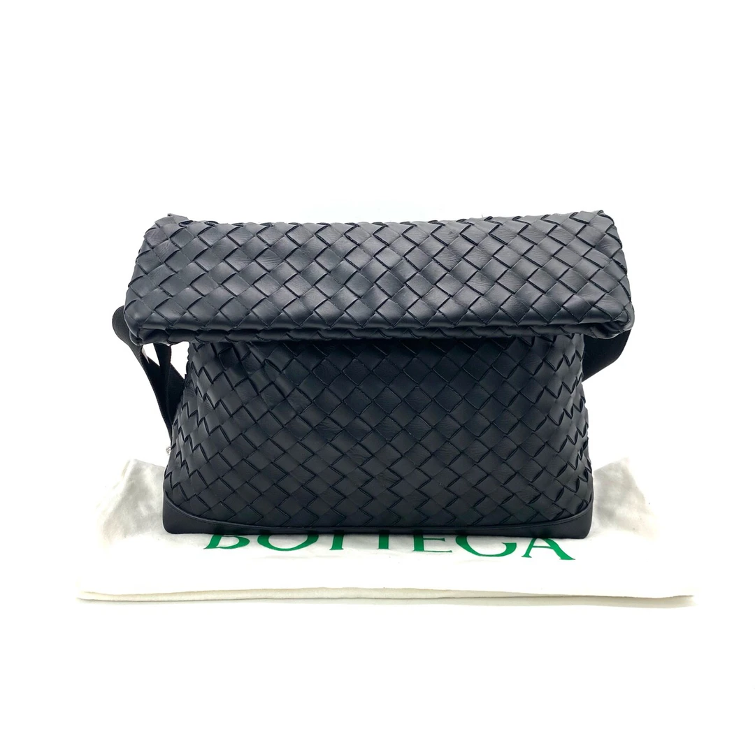 95新 BOTTEGA VENETA/葆蝶家 98新黑色全皮编织邮差包 尺寸35/36