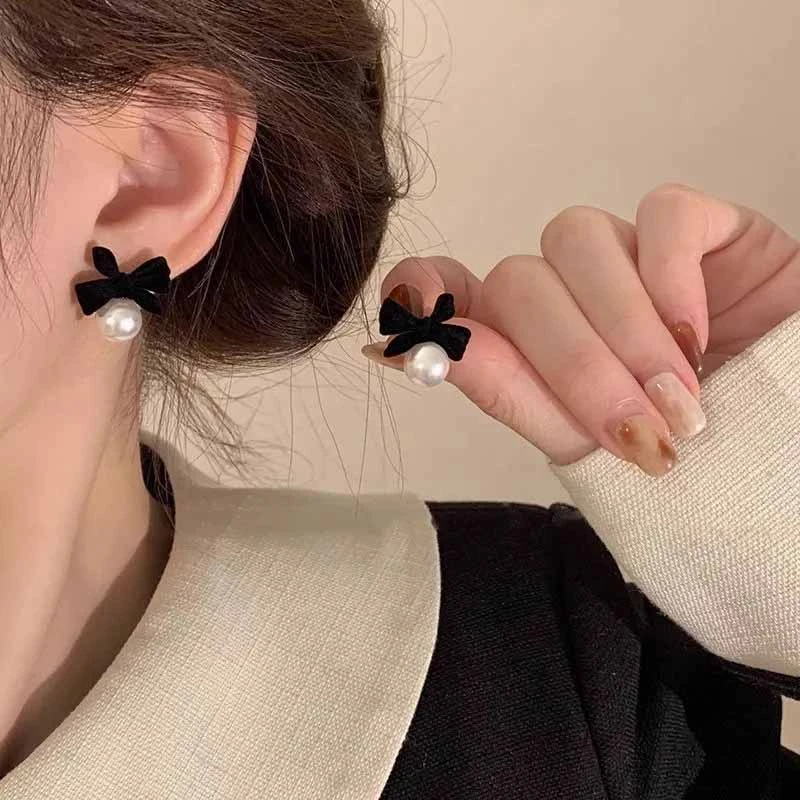 铜合金耳饰 黑色蝴蝶结耳钉女气质纯银高级感小众设计感耳环耳饰