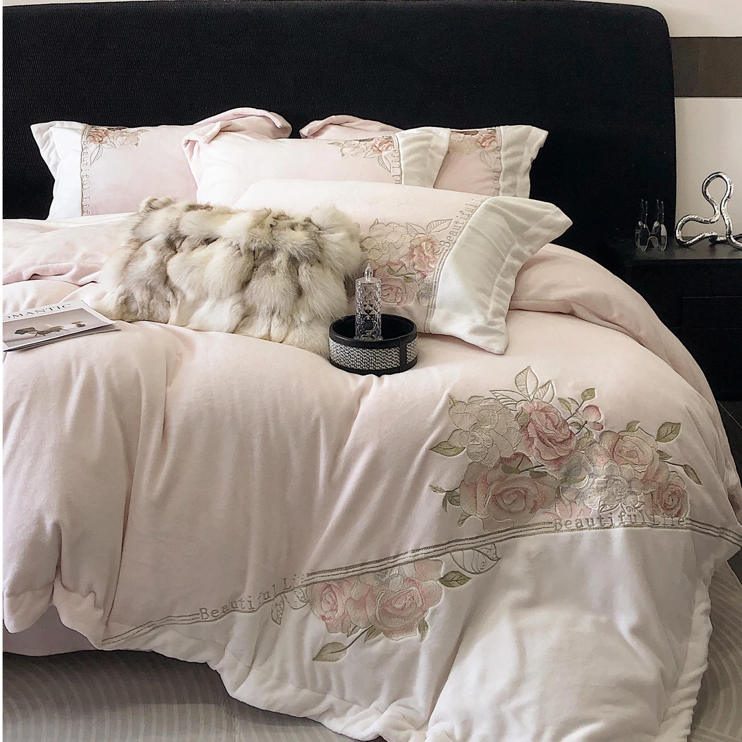 孔龙 佩斯丽 2023秋冬轻奢煦暖绒欧式绣花公主风简奢牛奶绒四件套