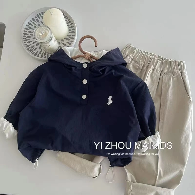 男童外套春秋新款刺绣儿童连帽纯色冲锋衣女童外套上衣潮