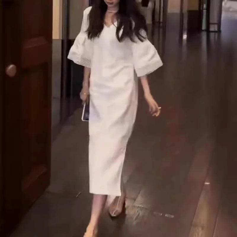 2024夏季新款V领宽松简约连衣裙遮肉显瘦中长款女