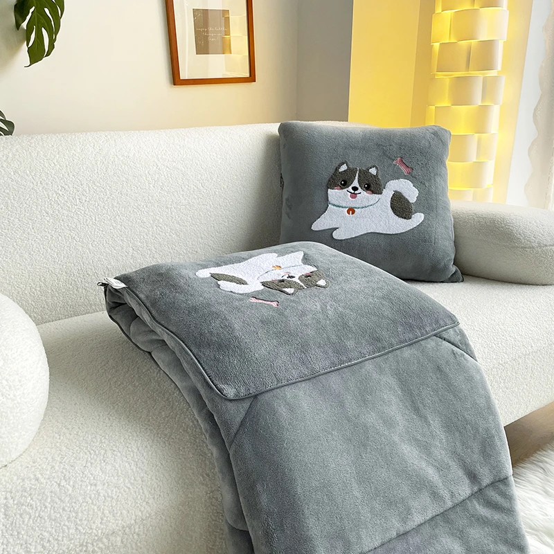 牛奶绒加厚加绒卡通抱枕被子两用二合一抱枕被子加绒加厚两用