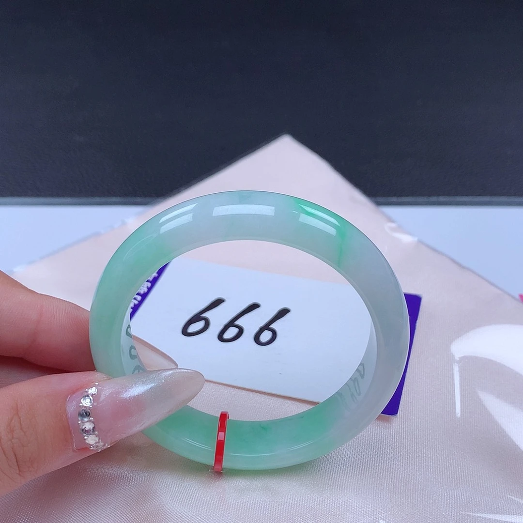 翡翠手镯未镶嵌手镯001825