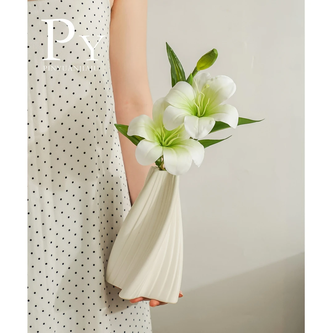 繁星ins北欧高级感百合陶瓷花瓶仿真花摆件餐桌高档轻奢玄关桌面