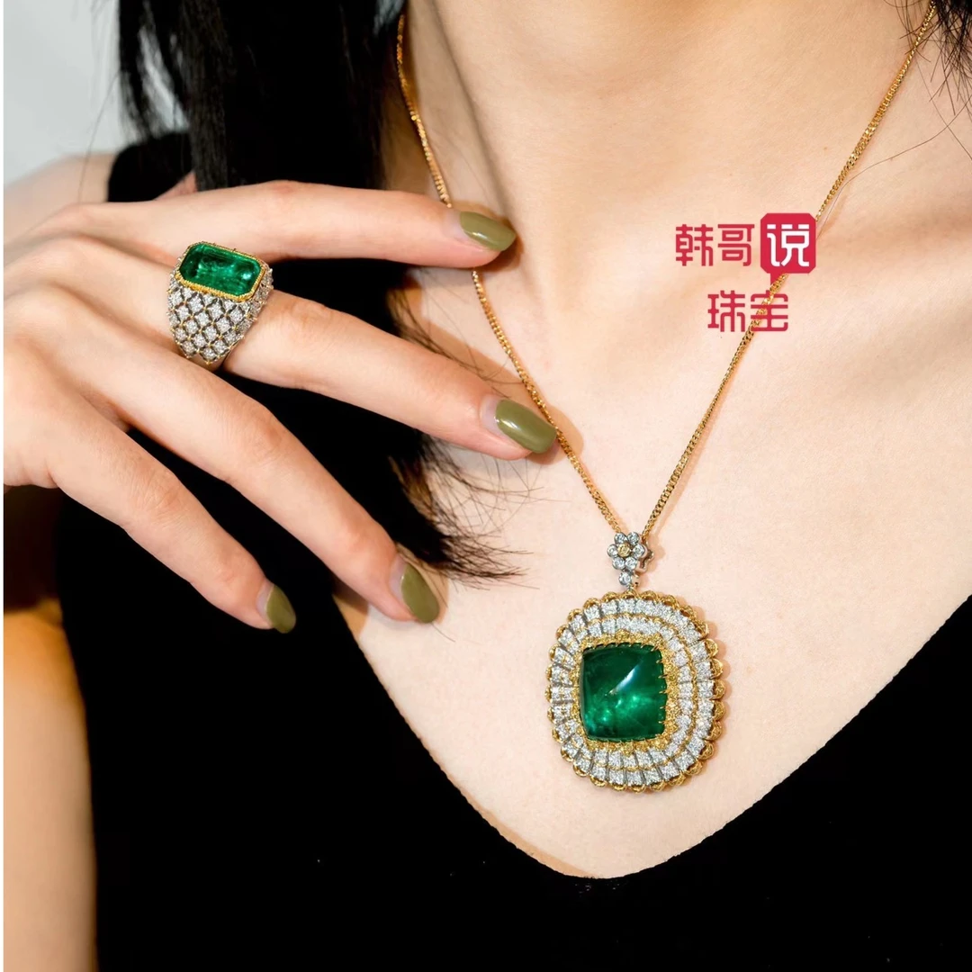 18k金祖母绿吊坠  主石34.77ct，副石2.65ct  复古气质时尚轻奢