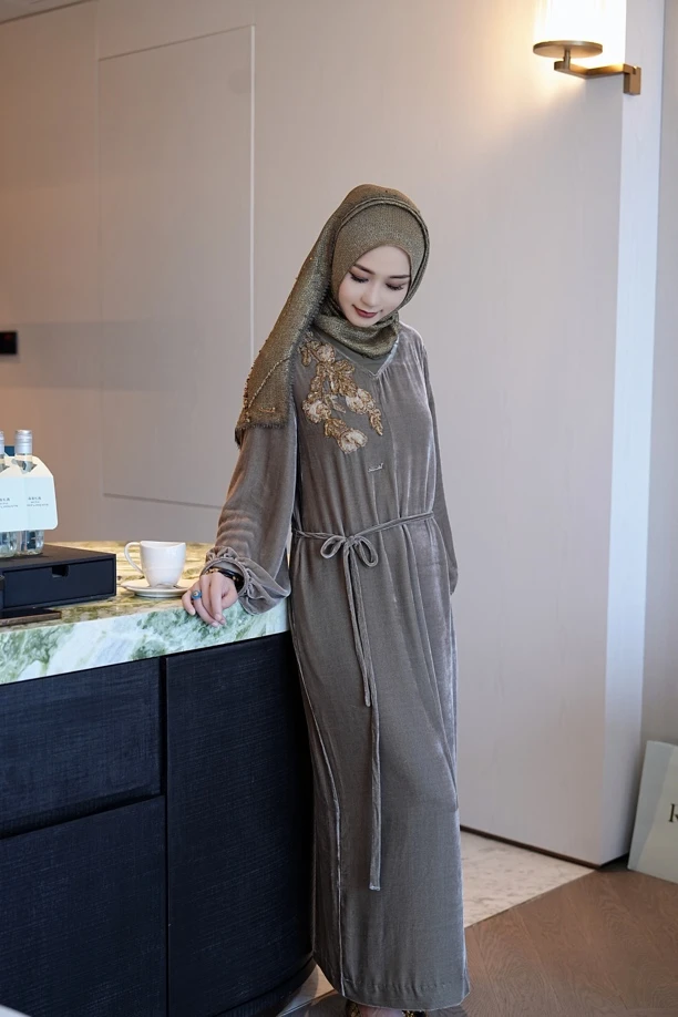 【嘉米拉】高定系列丝绒钉珠连衣裙LYQ2302