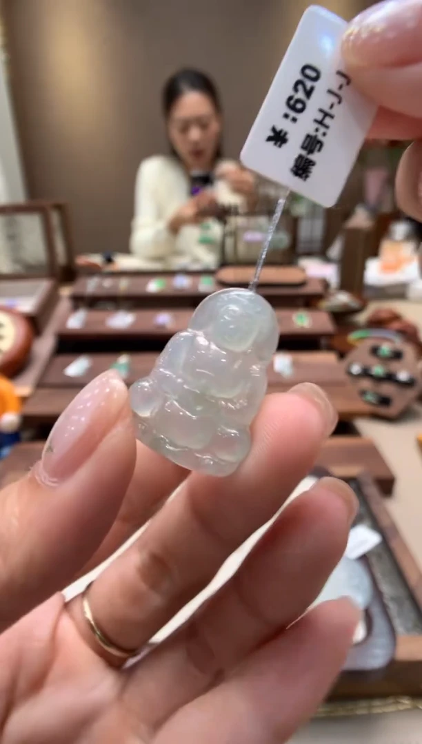 【闪购商品】翡翠颈饰未镶嵌观音