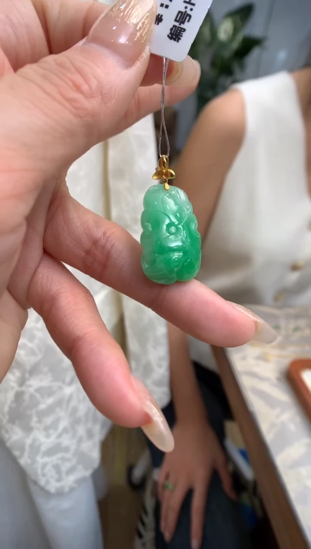 【闪购商品】翡翠颈饰18K金镶嵌荷叶