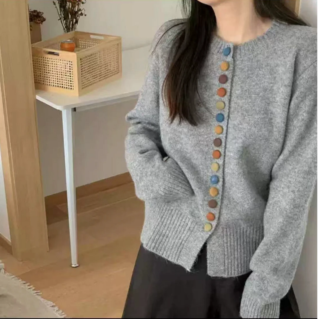 彩扣圆领针织开衫女秋冬新款文艺风上衣短款宽松外搭毛衣外套A184