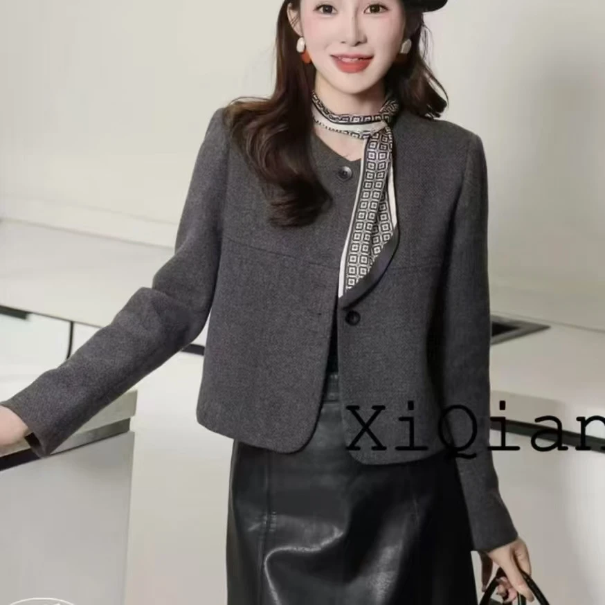 冬装新款灰色小香风2024外套圆领搭配丝巾高端女款外套小个子625
