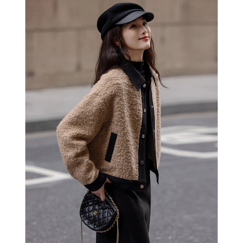 dme德·玛纳【动感学院】冬季轻龄含云感蓬松绵羊毛拼色金属扣外套女