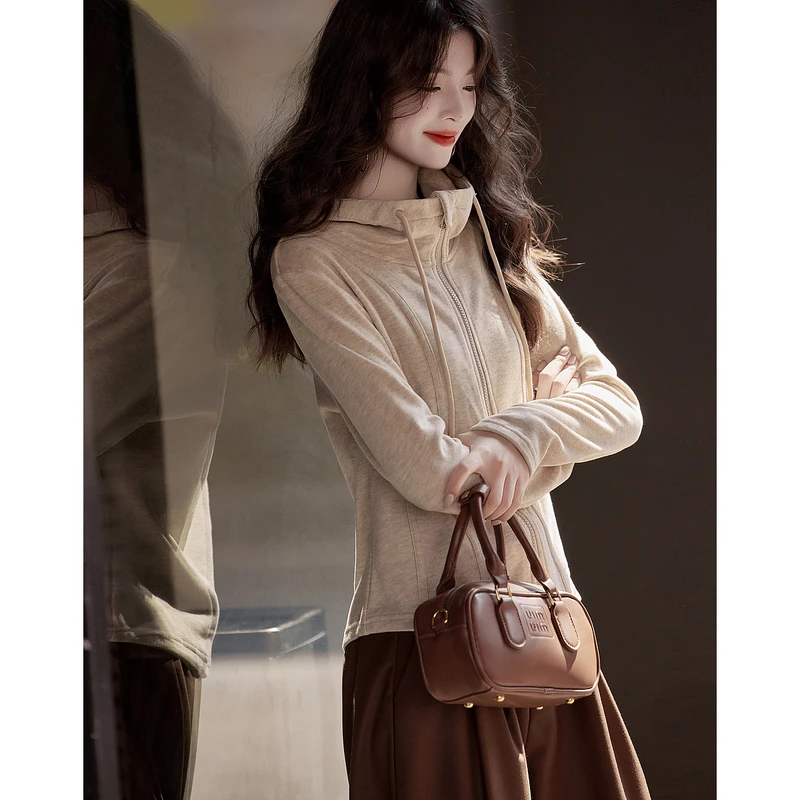 【重百专属】德·玛纳春秋运动风双开拉链连帽舒适遮肉宝藏上衣