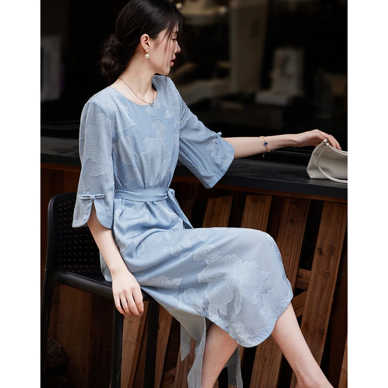 dme德·玛纳舒适度爆表细腻提花喇叭七分袖古典盘扣系带藏肉连衣裙