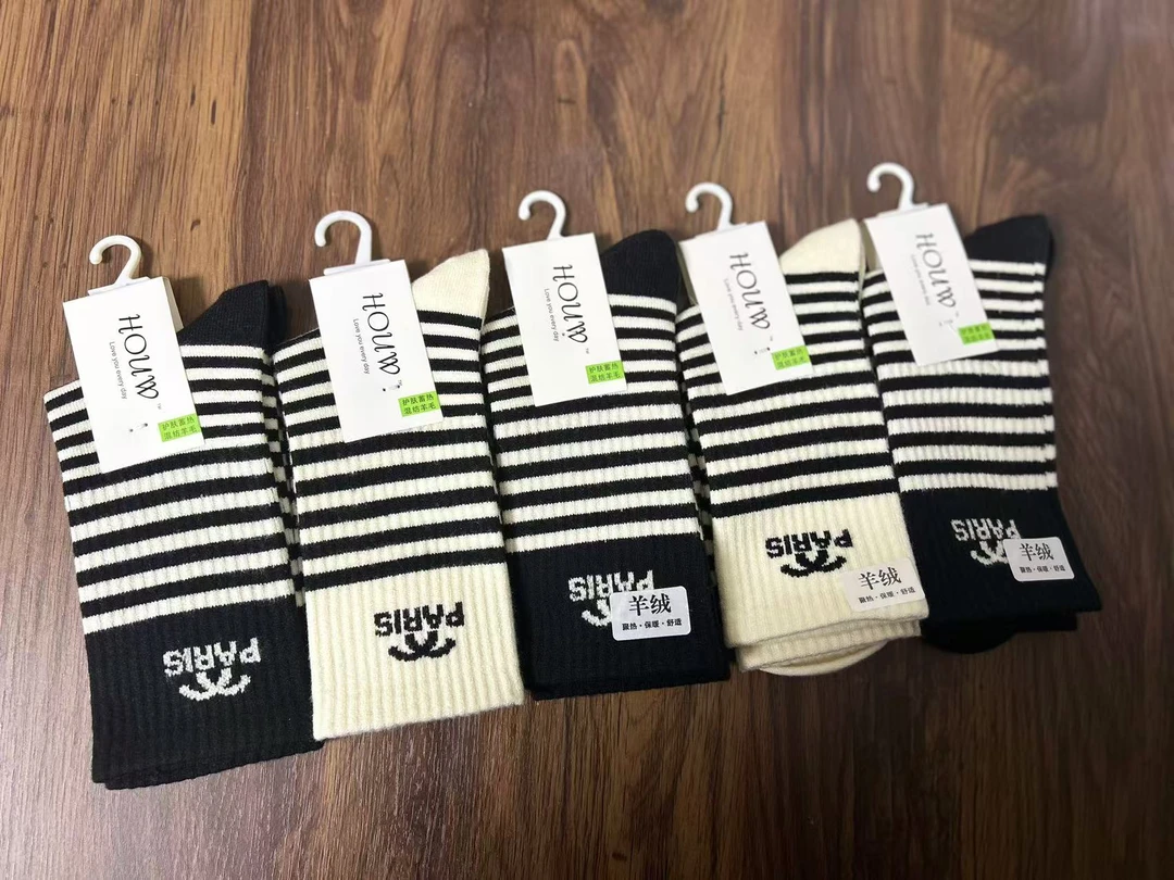 黑白条纹冬季女款加厚羊绒学生百搭韩版高筒袜ins日系条纹女长筒