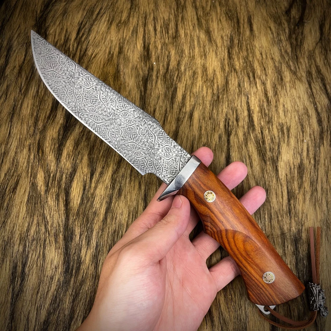 （高工款）定制沙铁木刀柄四芒星大马士革钢户外刀